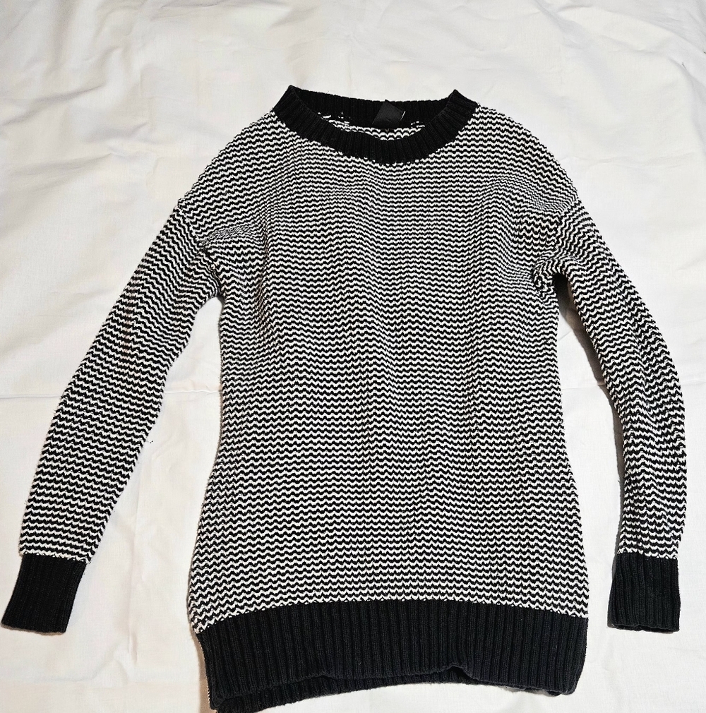 Gap Womens Sweater Small Black White Striped Long Sleeve Pullover Knit Crew Neck